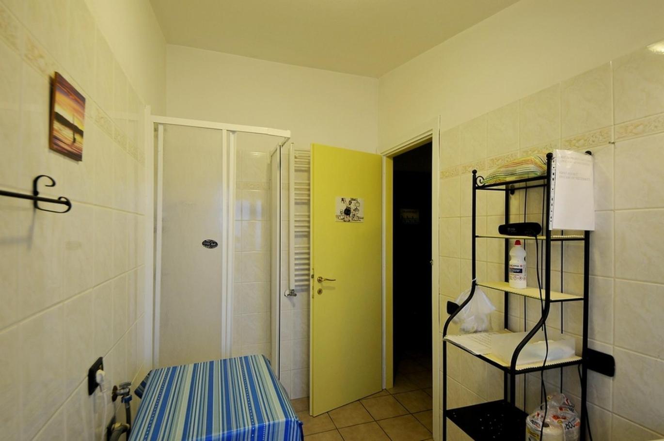 A La Vue Chambre Bagno Condiviso Shared Both2Piano No Lift No Navetta A Pagamento Aria Condizionata Ed Extra Bed 3 Minuti A Piedi Da Bus Per Fiera Di Roma Hotel Фиумичино Екстериор снимка