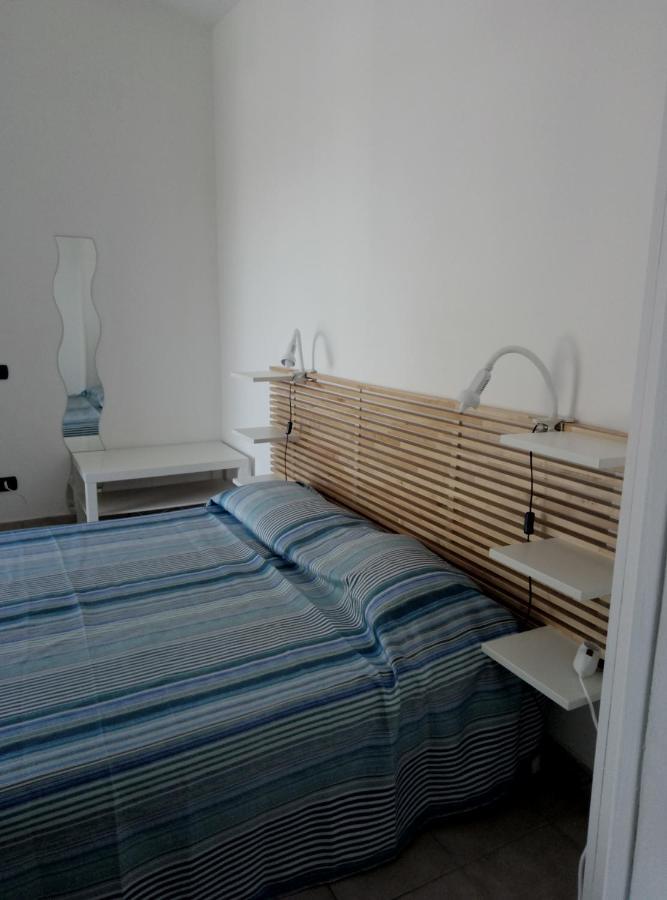 A La Vue Chambre Bagno Condiviso Shared Both2Piano No Lift No Navetta A Pagamento Aria Condizionata Ed Extra Bed 3 Minuti A Piedi Da Bus Per Fiera Di Roma Hotel Фиумичино Екстериор снимка