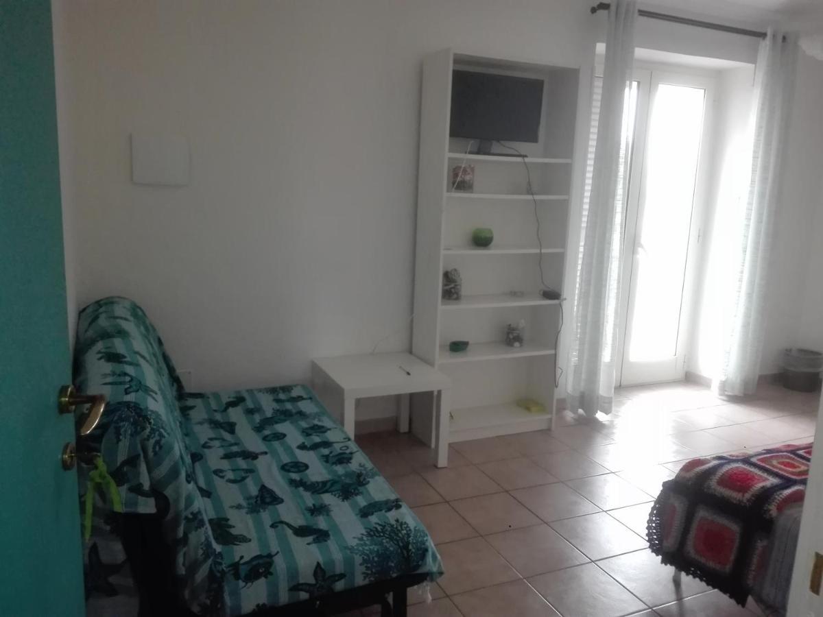 A La Vue Chambre Bagno Condiviso Shared Both2Piano No Lift No Navetta A Pagamento Aria Condizionata Ed Extra Bed 3 Minuti A Piedi Da Bus Per Fiera Di Roma Hotel Фиумичино Екстериор снимка