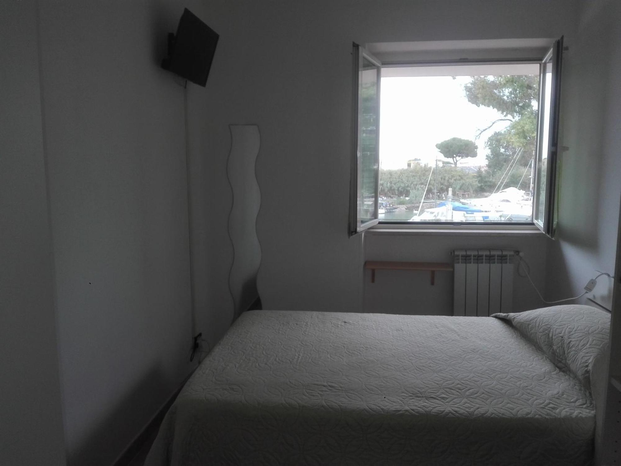 A La Vue Chambre Bagno Condiviso Shared Both2Piano No Lift No Navetta A Pagamento Aria Condizionata Ed Extra Bed 3 Minuti A Piedi Da Bus Per Fiera Di Roma Hotel Фиумичино Екстериор снимка